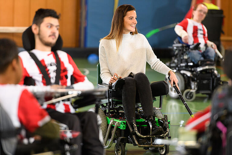 Reporterin Sophia Scheder beim Training der Ballbusters. Reporterin Sophia Scheder beim Training der Ballbusters.