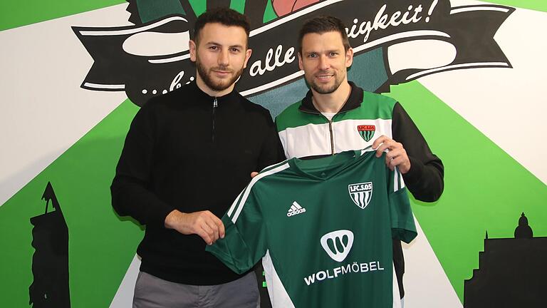 Der FC 05 Schweinfurt (rechts Sportlicher Leiter Andreas Brendler) hat Adrian Istrefi (links) vom TSV Lengfeld verpflichtet.