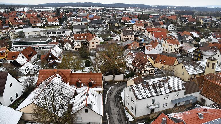 Im Jahr 2020 konnte der Gemeinderat trotz der Corona-Pandemie einiges in Richtung Zukunft auf den Weg bringen. Aktuell zählt die Gemeinde 1787 Einwohner. Es gab 20 Geburten, zwölf Eheschließungen, aber auch 13 Sterbefälle.