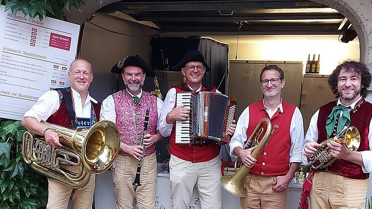 Die neuen Schlapperflicker Peter Schäfer, Oliver Brust, Klaus Geyer, Jens Werner, Thomas Lutz. Erster Auftritt an der Zürchkirchweih in Schweinfurt.