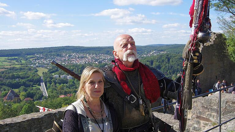 Dieter Popp aus Kitzingen – alias „Dietrich Bärentod Trabant“ – mit Frau Gabriele - Dieter Popp aus Kitzingen – alias „Dietrich Bärentod Trabant“ – mit Frau Gabriele Dieter Popp aus Kitzingen – alias „Dietrich Bärentod Trabant“ – mit Frau Gabriele - Dieter Popp aus Kitzingen – alias „Dietrich Bärentod Trabant“ – mit Frau Gabriele