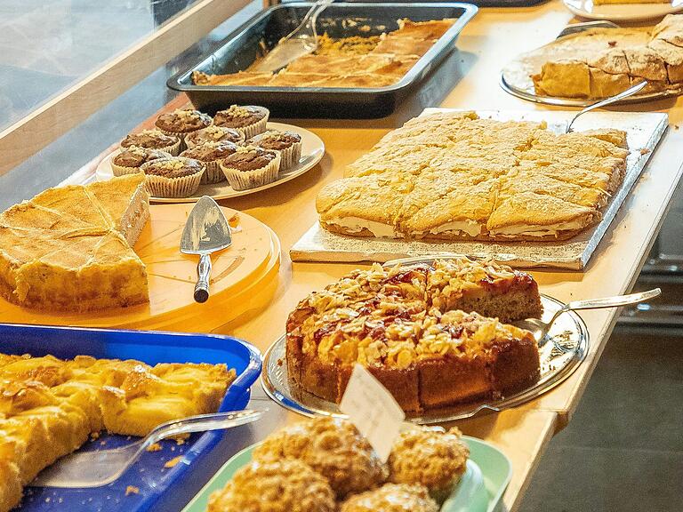 Was sich aus dem Obst so alles machen lässt: Die vielen Apfelkuchen waren den ganzen Tag über stark nachgefragt. Was sich aus dem Obst so alles machen lässt: Die vielen Apfelkuchen waren den ganzen Tag über stark nachgefragt.