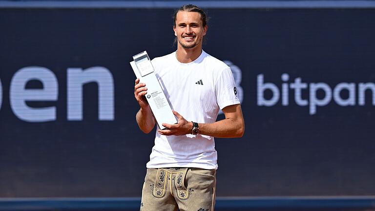 ATP-Tour - München - Siegerpose mit Lederhose: Alexander Zverev gewinnt in München. ATP-Tour - München - Siegerpose mit Lederhose: Alexander Zverev gewinnt in München.
