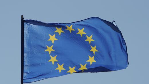 EU - einfach erklärt       -  Nicht erst seit die EU im Dezember 2012 den Friedensnobelpreis bekommen hat, ist klar: Europa geht uns alle an, jeden Tag. Doch die Europäische Union zu verstehen, ist schwierig. Geht es hier doch um viele Begriffe und Institutionen. Unsere Bilderreportage fasst das Wichtigste übersichtlich zusammen.