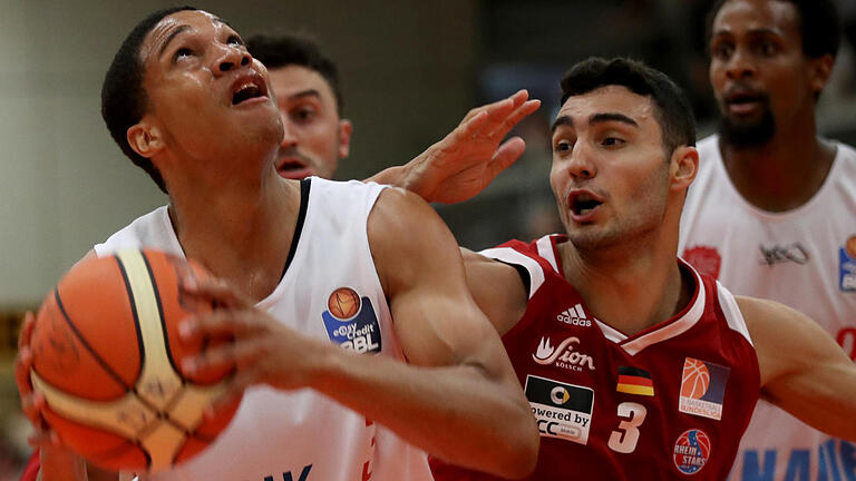 Basketball - Gezeiten Haus Cup - Rheinstars Koeln - s.Oliver Wuerzburg       -  Gezeiten Haus Cup:  Rheinstars Koeln - s.Oliver Wuerzburg. v. lk. Abdul Gaddy (s.Oliver ürzburg, #3) und Maximilian DiLeo (Rheinstars Köln, #3)