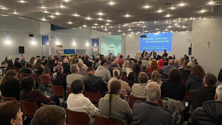 Der Andrang in der Georgihalle war enorm. - Der Andrang in der Georgihalle war enorm. Der Andrang in der Georgihalle war enorm. - Der Andrang in der Georgihalle war enorm.