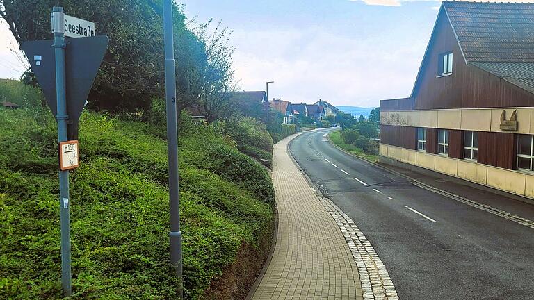 Die Seestraße in Hohenroth wird gesperrt. Die Sanierung der Wasserleitungen, des Kanals und der Straße beginnt.