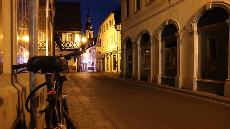 In der Oberen Kirchgasse befinden sich Lokale, Imbisse, Kneipen und Bars auf engstem Raum.