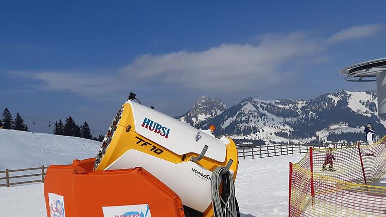 «Hubsi» am Sudelfeld - Schneekanone nach Aiwanger benannt       -  Im Skigebiet Sudelfeld ist eine Schneekanone nach Wirtschaftsminister Hubert Aiwanger benannt.