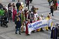 Sternsinger zeigen gerade in der Corona-Pandemie, dass sie für Kinder in Not da sind. „Wir halten zusammen“ – dieses Banner von 2018 passt auch 2020/21 nach Bamberg.