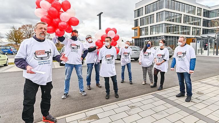 War das eine Ordnungswidrigkeit? Der Journalisten-Protest vor dem weißrussischen Honorarkonsulat in Würzburg hätte vorab der Stadt als Versammlung gemeldet werden müssen, sagt die Polizei.