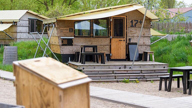 Urlaub im Tiny House       -  Nicht nur für den Eigenbedarf sind Tiny Houses gefragt. Auch der Tourismus setzt vermehrt darauf.