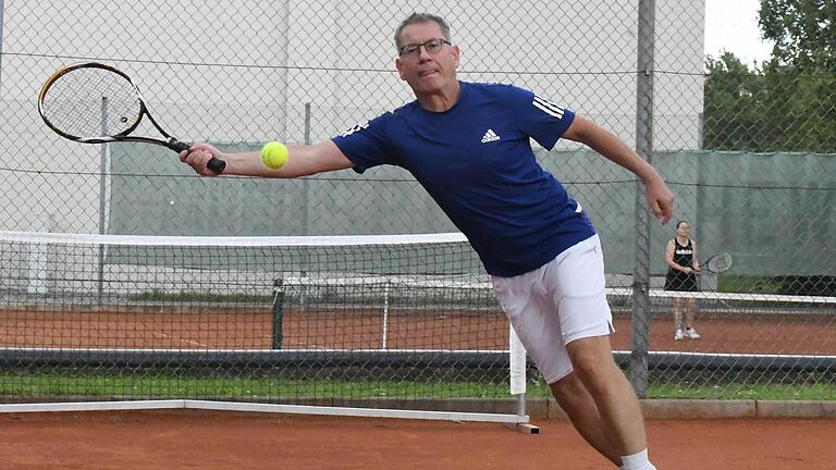 Alles Strecken half letztlich nichts für den TSV Münnerstadt im wohl vorerst letzten Landesliga-Heimspiel, auch wenn Guido Rose sein Match gewann.       -  Alles Strecken half letztlich nichts für den TSV Münnerstadt im vorerst letzten Landesliga-Heimspiel, auch wenn Guido Rose sein Match gewann.