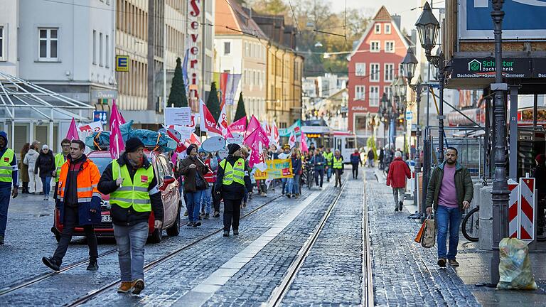 In Würzburg nahmen über 150 Mitarbeiterinnen und Mitarbeiter der Hochschule am Aktionstag teil.