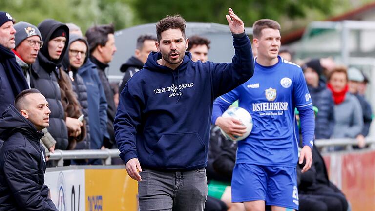 Trainer Philipp Eckart vom Würzburger FV engagiert sich auf und neben dem Platz für den Verein.