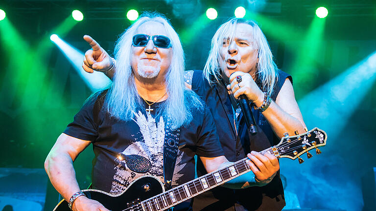 Über 600 Besucher bei Music & Stories am Dienstag Abend (14.01.20) in der Posthalle in Würzburg. ANDY SCOTT (Sweet) ging live auf Tuchfühlung mit den Stars von URIAH HEEP, NAZARETH, & WISHBONE ASH. Das Publikum konnte sich auf die Classic-Rock-Hits wie 'Lady in Black', 'Stealin' (Uriah Heep), 'Lorelei', 'Persephone' (Wishbone Ash) 'Dream On', 'Hair Of The Dog' (Nazareth) und vieles mehr freuen. 3. Band: Uriah Heep