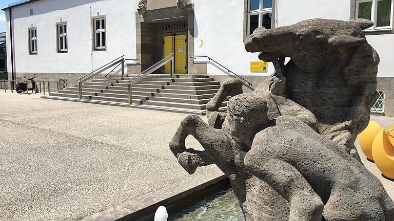 Der bekannte Brunnen auf dem Vorplatz der Kunsthalle. Der bekannte Brunnen auf dem Vorplatz der Kunsthalle.