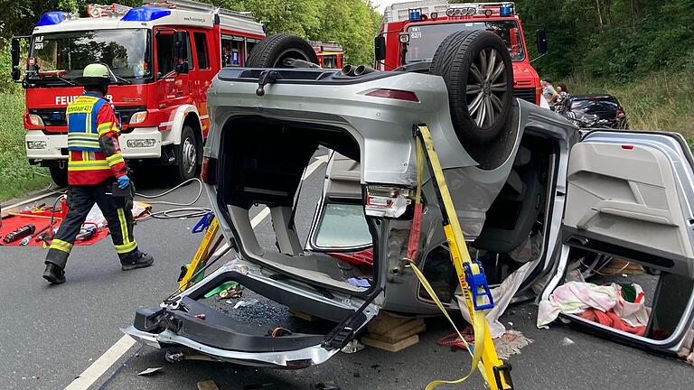 Zu einem Verkehrsunfall mit insgesamt drei Fahrzeugen und mehreren Verletzten kam es am&nbsp; Montagnachmittag auf der B 19.