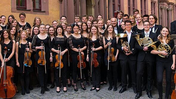 Das Akademische Orchester der Universität Würzburg ist am 2. Februar in der Kirche Zur Heiligen Familie in Karlstadt zu Gast. Das Akademische Orchester der Universität Würzburg ist am 2. Februar in der Kirche Zur Heiligen Familie in Karlstadt zu Gast.
