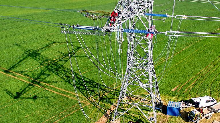 Etwa 250 Strommasten dieser Art werden zwischen Fulda und Bergrheinfeld gebaut, wenn das Vorhaben P43 verwirklicht wird.