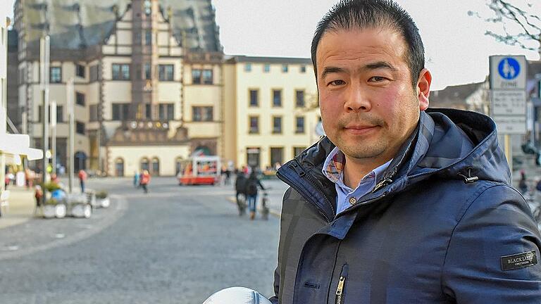 Eigentlich ein richtiger Franke: Yu Shimamura liebt hiesige Spezialitäten und genießt das Treiben in der Stadt – wenn er nicht auf dem Platz steht.