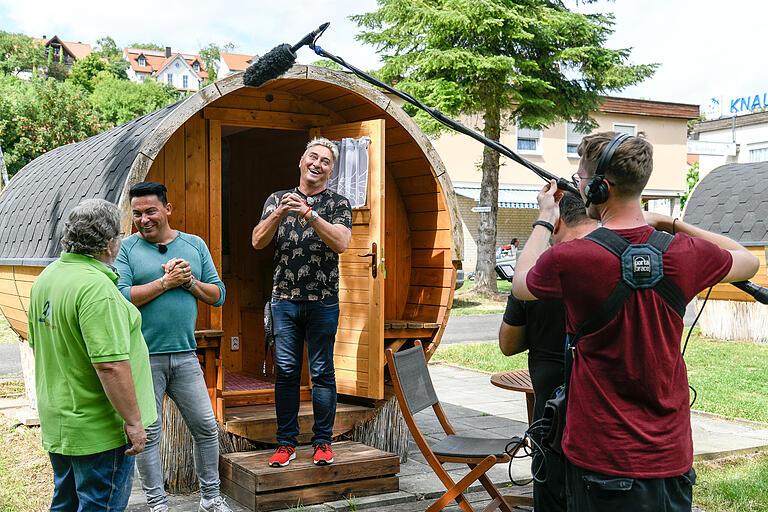 Hubert (Mitte) und Matthias Fella (Zweiter von links) waren schon in TV-Formaten wie 'Promis unter Palmen' und 'Hot oder Schrott' zu sehen.