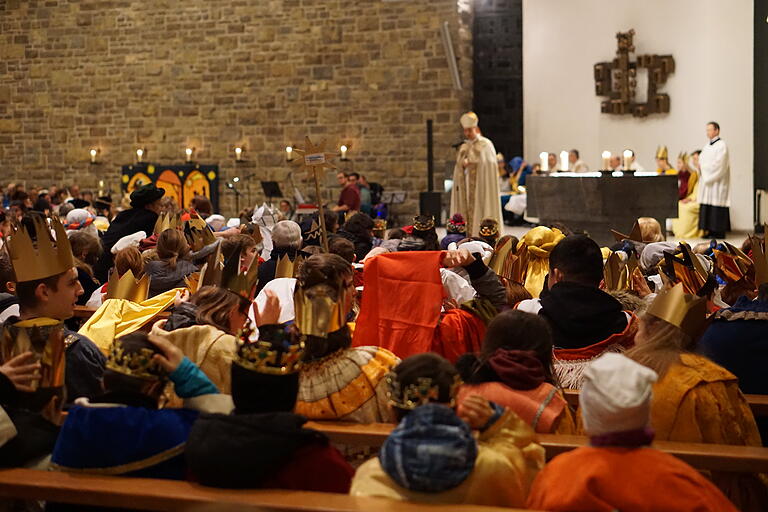 Nicht von Würzburger Dom, sondern von der Kirche St. Josef in Marktheidenfeld (Lkr. Main-Spessart) sandte Bischof Franz Jung in diesem Jahr die Sternsinger der Diözese Würzburg aus.