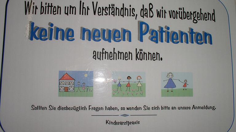 Hinweise wie auf diesem Symbolbild prangen auch in Würzburg an den Türen und auf den Websites einiger Kinderarztpraxen. Hinweise wie auf diesem Symbolbild prangen auch in Würzburg an den Türen und auf den Websites einiger Kinderarztpraxen.