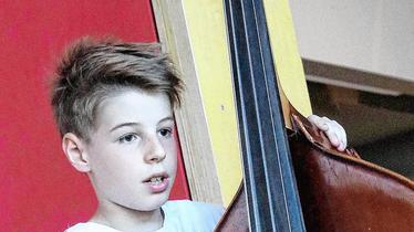 Hannes am Cello. Hannes am Cello.
