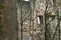 Zwischen dem hohen Giebel und dem übrigen Teil der Nordmauer der Gemündener Scherenburg klafft ein neuer Spalt.