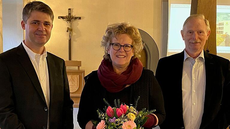 Angelika Ochs wurde als Geschäftsführerin der Mellrichstädter Altenheime verabschiedet. Gemeinsam mit Bürgermeister Michael Kraus (links) stellte sie Rudolf Staas als Nachfolger vor. Angelika Ochs wurde als Geschäftsführerin der Mellrichstädter Altenheime verabschiedet. Gemeinsam mit Bürgermeister Michael Kraus (links) stellte sie Rudolf Staas als Nachfolger vor.