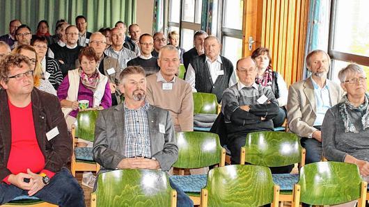 Aufmerksam konzentrierten sich die Synodalen bei der Herbstversammlung in Rügheim auf die Ausführungen von Dekan Jürgen Blechschmidt sowie der Präsidentin Gisela Schott.