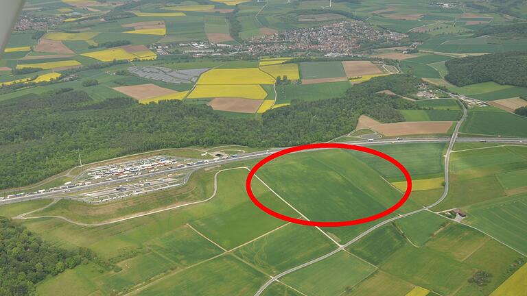Bis jetzt ist keine Entscheidung zur geplanten Fotovoltaikanlage südöstlich des Autobahnparkplatzes Fronberg gefallen.