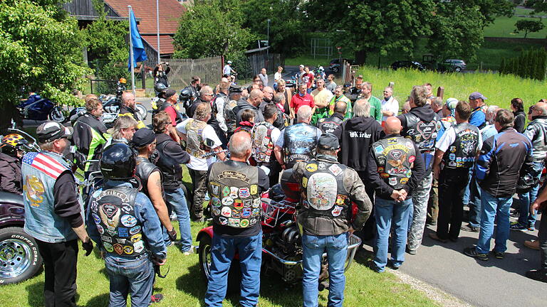 Impressionen von der Ausfahrt des Biker- und Triker-Clubs 'Gallier 97'. Die Mitglieder feierten am Wochenende in Bütthard das 20-jährige Bestehen ihres Clubs - verbunden mit einer Ausfahrt zugunsten der Station Regenbogen der Universitäts-Kinderklinik in Würzburg.