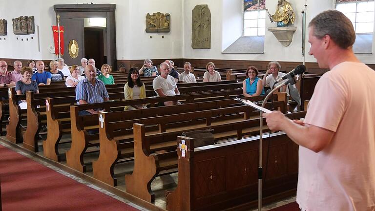 Der Koordinator des pastoralen Raums Gemünden, Thorsten Kapperer, stellte den kirchlichen Verantwortlichen der Pfarreiengemeinschaft Pagus Sinna das Konzept der Pfarrervakanz von September bis Januar 2023 vor.