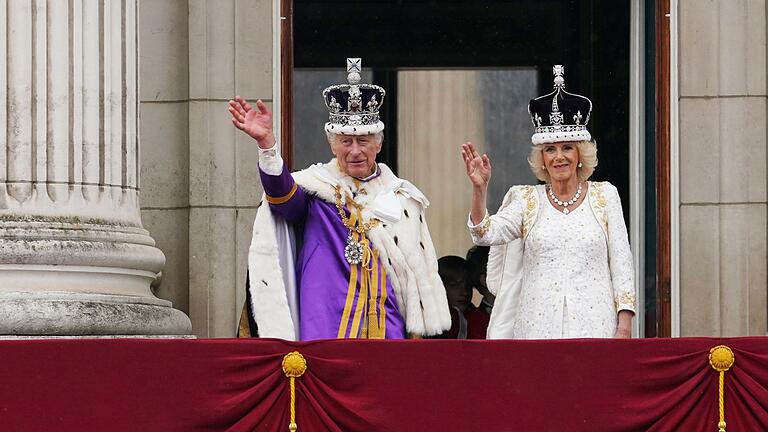 Krönung von König Charles III.       -  Da waren sie endlich König und Königin: Am 6. Mai 2023 folgte Charles III. seiner Mutter, Königin Elizabeth II. auf den britischen Thron. Seine Frau Camilla wurde zeitgleich zur Königin gekrönt.