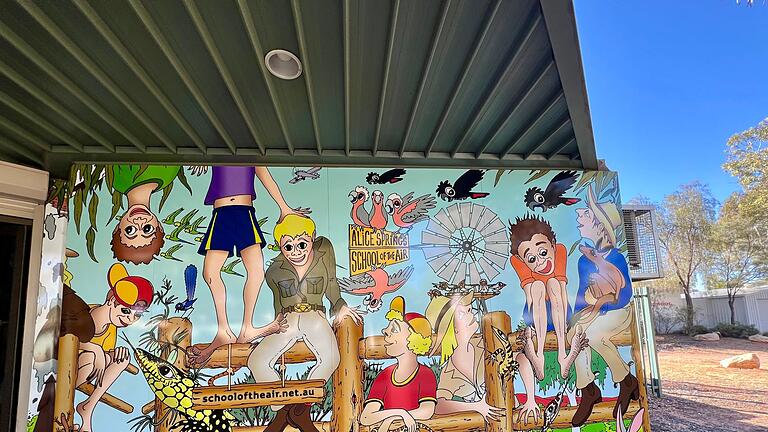 School of the Air in Australien       -  Die School of the Air in Alice Springs ist ein bunter, fröhlicher Ort.