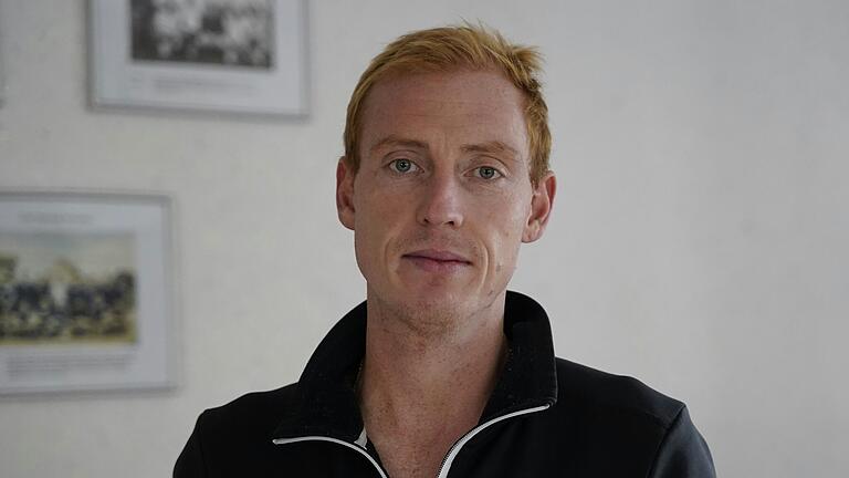 Philipp Vey, der Sportwart der DJK Olympia Schönau, lief die Strecke hinauf zum Kreuzberg in unter einer Stunde. Philipp Vey, der Sportwart der DJK Olympia Schönau, lief die Strecke hinauf zum Kreuzberg in unter einer Stunde.