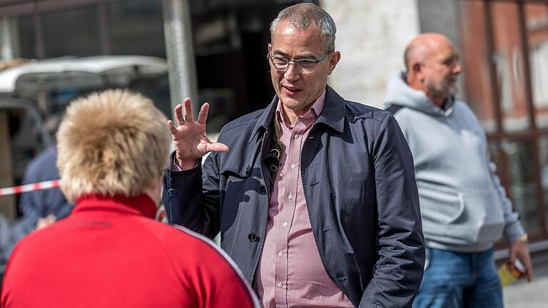 Die Würzburger AfD wollte Hansjörg Müller als Direktkandidaten für die Bundestagswahl, das scheitert aber an einem Formfehler. Die Würzburger AfD wollte Hansjörg Müller als Direktkandidaten für die Bundestagswahl, das scheitert aber an einem Formfehler. 