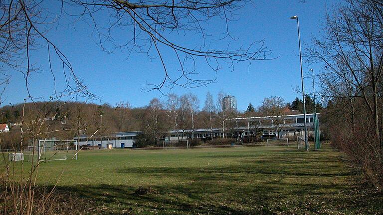 Der Sportplatz der TG 1848 Schweinfurt. Das Gelände gehört dem Verein und muss von diesem selbst unterhalten werden.