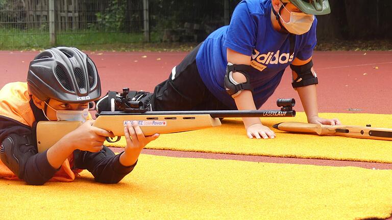 Die gfi hat auch in der Corona-Zeit die Betreuung der 'Sommerkinder' im Blick: Hier beim Skike-Biathlon.