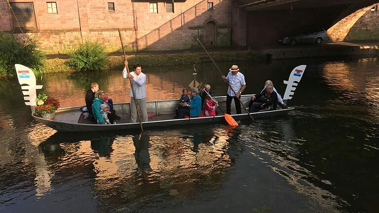 Gondelfahrten beim Klein-Venedig-Fest waren stets beleibt. Gondelfahrten beim Klein-Venedig-Fest waren stets beleibt.
