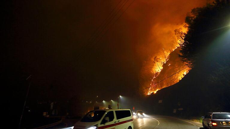 Waldbrände in Portugal       -  Weniger Wind, steigende Luftfeuchtigkeit und vor allem die Ankündigung von Regen machten den Menschen Hoffnung auf ein Ende der vielen Brände.