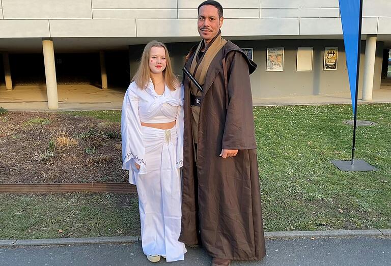 Marlen und Joachim Felton als Prinzessin Amidala und einem Jedi Ritter aus Star Wars. Marlen und Joachim Felton als Prinzessin Amidala und einem Jedi Ritter aus Star Wars. 