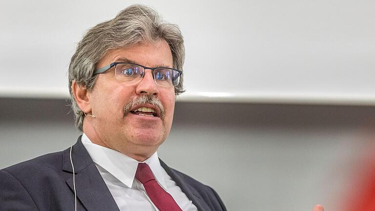 Prof. Jörn Müller, Professor für Philosophie an der Universität Würzburg. Prof. Jörn Müller, Professor für Philosophie an der Universität Würzburg.