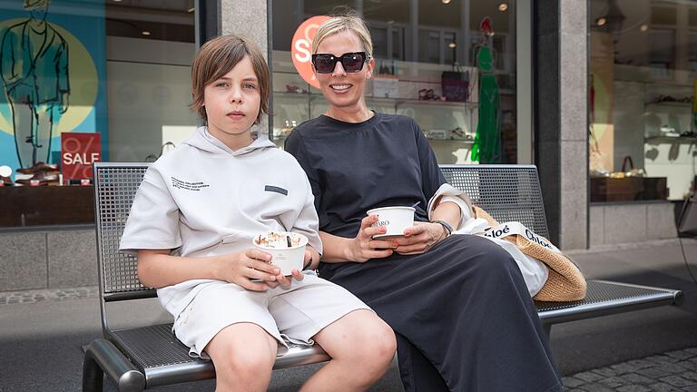 Kurz vor Ferienbeginn freuen Kalle (9) und Mama Ina Jahn aus Tauberbischofsheim sich auf den Türkei-Urlaub. Kurz vor Ferienbeginn freuen Kalle (9) und Mama Ina Jahn aus Tauberbischofsheim sich auf den Türkei-Urlaub. 
