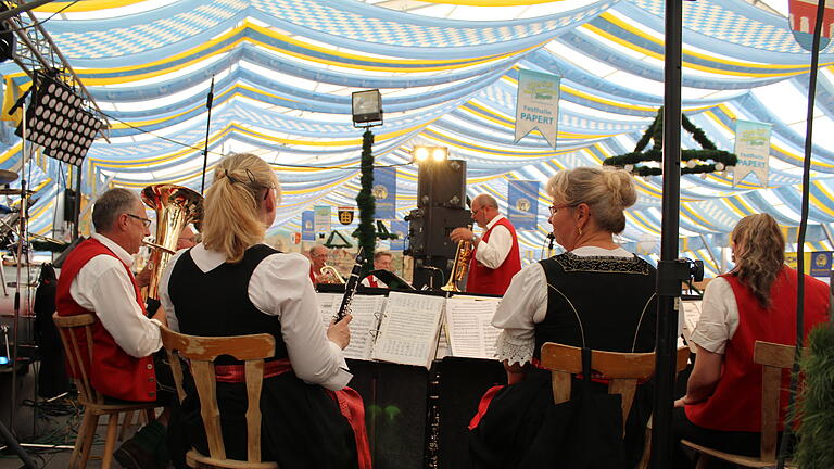 Beim Seniorennachmittag schauten die 'Wildecker Herzbuben' auf der Laurenzi-Messe in Marktheidenfeld vorbe