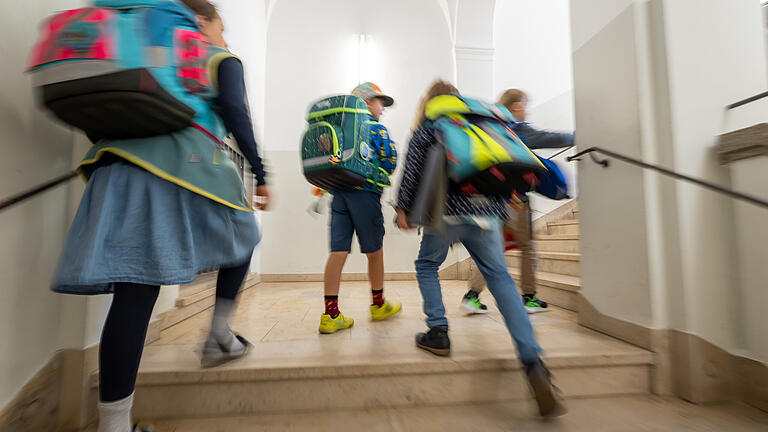 Zum Schulstart hat jede Klasse an den Grund- und Mittelschulen in Main-Spessart einen Klassenlehrer oder eine Klassenlehrerin (Symbolbild).