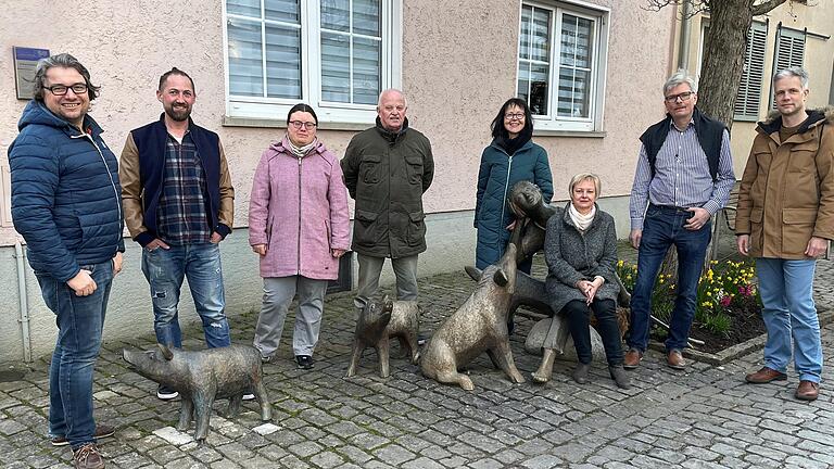 Der Vorstand des Bürgerverein Zürch (von links): Chris Payr (Vorsitzender), Mathias Uhl (Beisitzer), Michèle Pfister (Beisitzerin), Horst Werberich (Schatzmeister), Silvia Joiner (Vergnügungswartin), Frauke Zapf (Schriftführerin), Andreas Schabel (Stellvertreter), Sascha Vorbeck (Beisitzer), es fehlt: Marco Wiesler (Vergnügungswart).