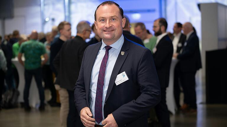 Christian Keller, Bürgermeister von Grafenrheinfeld (Lkr. Schweinfurt) fordert, den Prozess der Endlagersuche zu beschleunigen. Christian Keller, Bürgermeister von Grafenrheinfeld (Lkr. Schweinfurt) fordert, den Prozess der Endlagersuche zu beschleunigen.